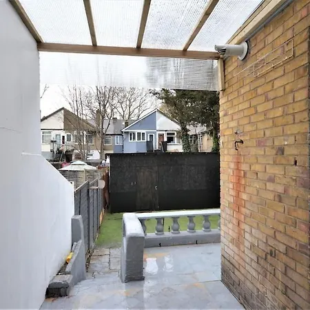 4 Bedroom House In East London Exterior photo