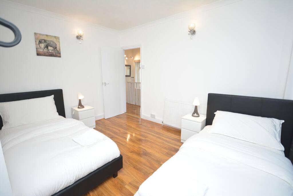 4 Bedroom House In East * Londra